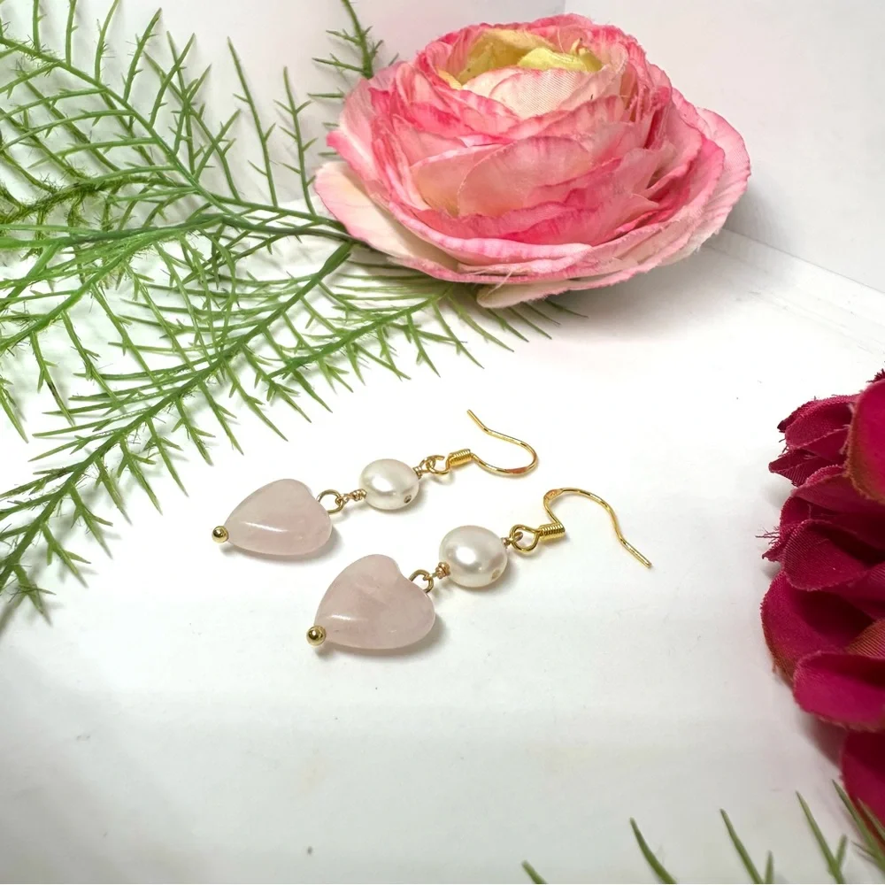 NEW⚜️Rose Quartz & Freshwater Pearl Heart Drop Earrings - Picture 4 of 6